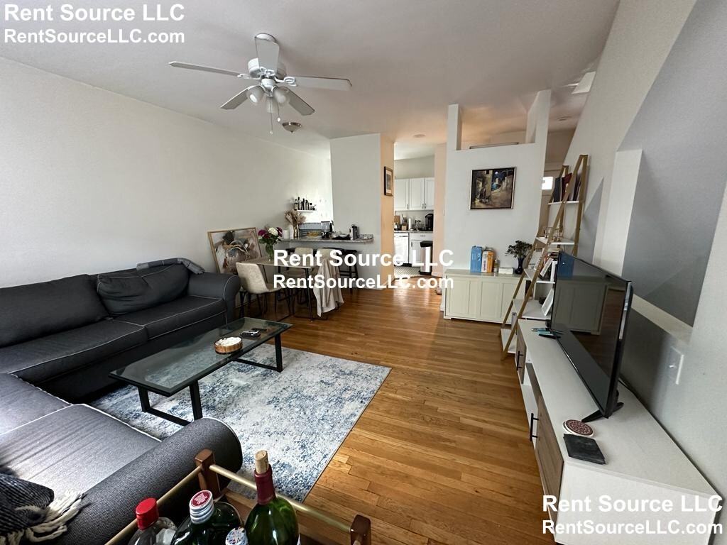 8A Hingham St - Photo 2 of 24