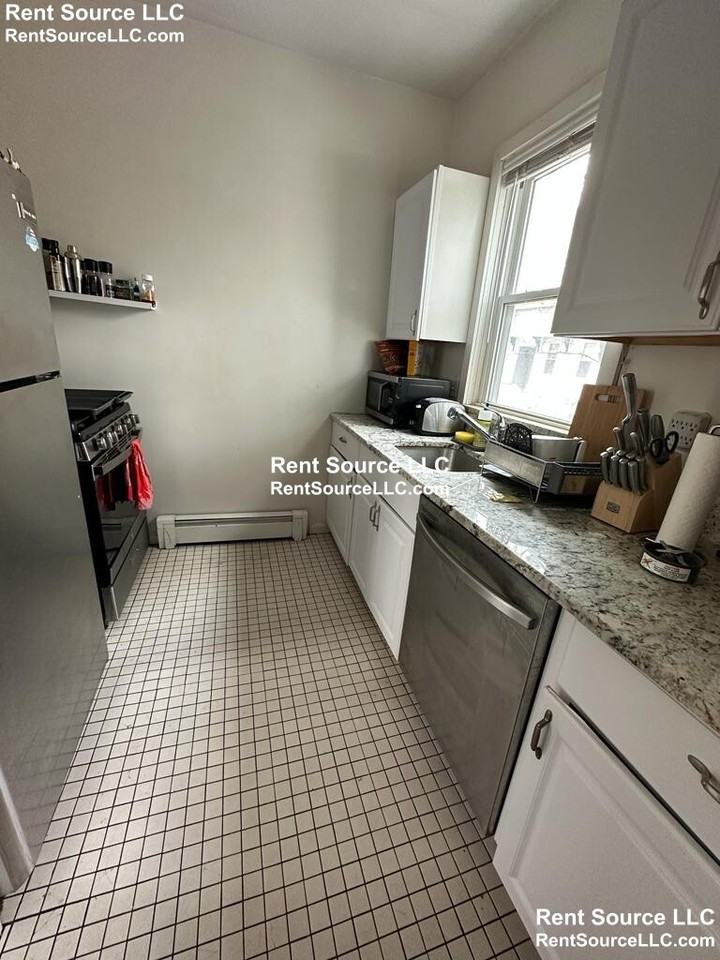 8A Hingham St - Photo 7 of 24