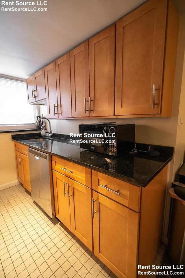 4B Hingham St - Photo 2 of 12