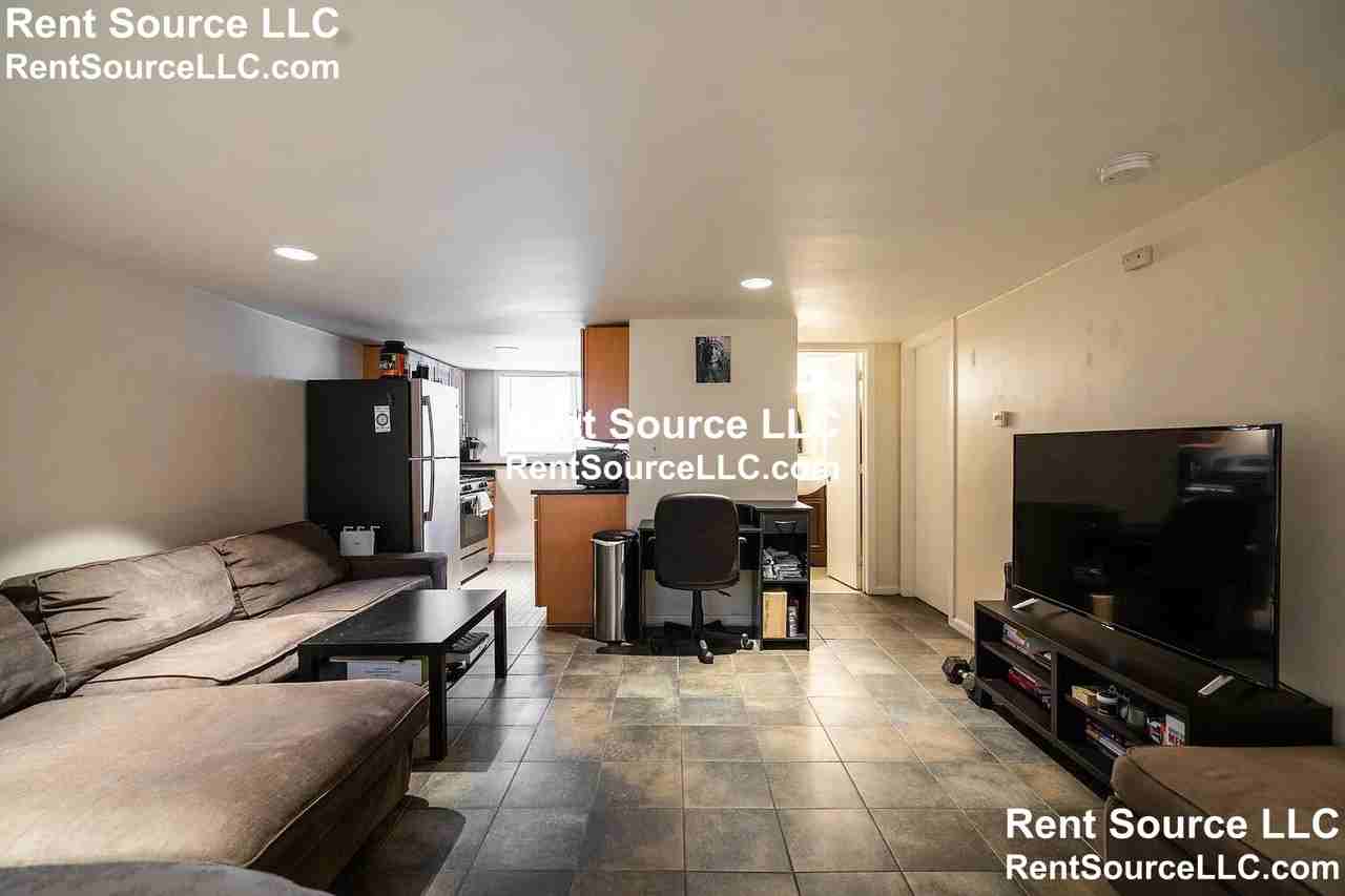 4B Hingham St - Photo 4 of 12