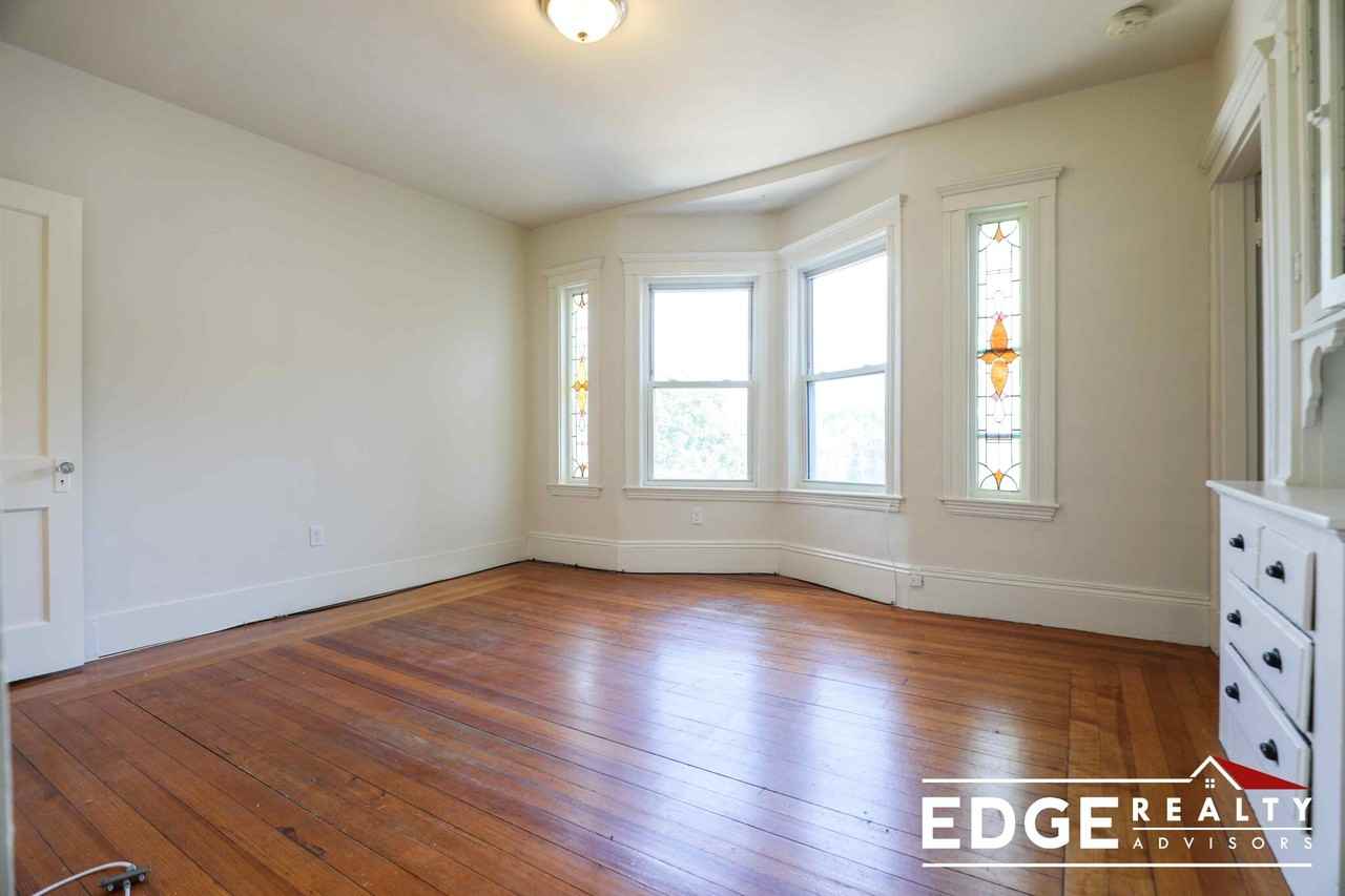 548 Washington St #3 - Photo 3 of 10