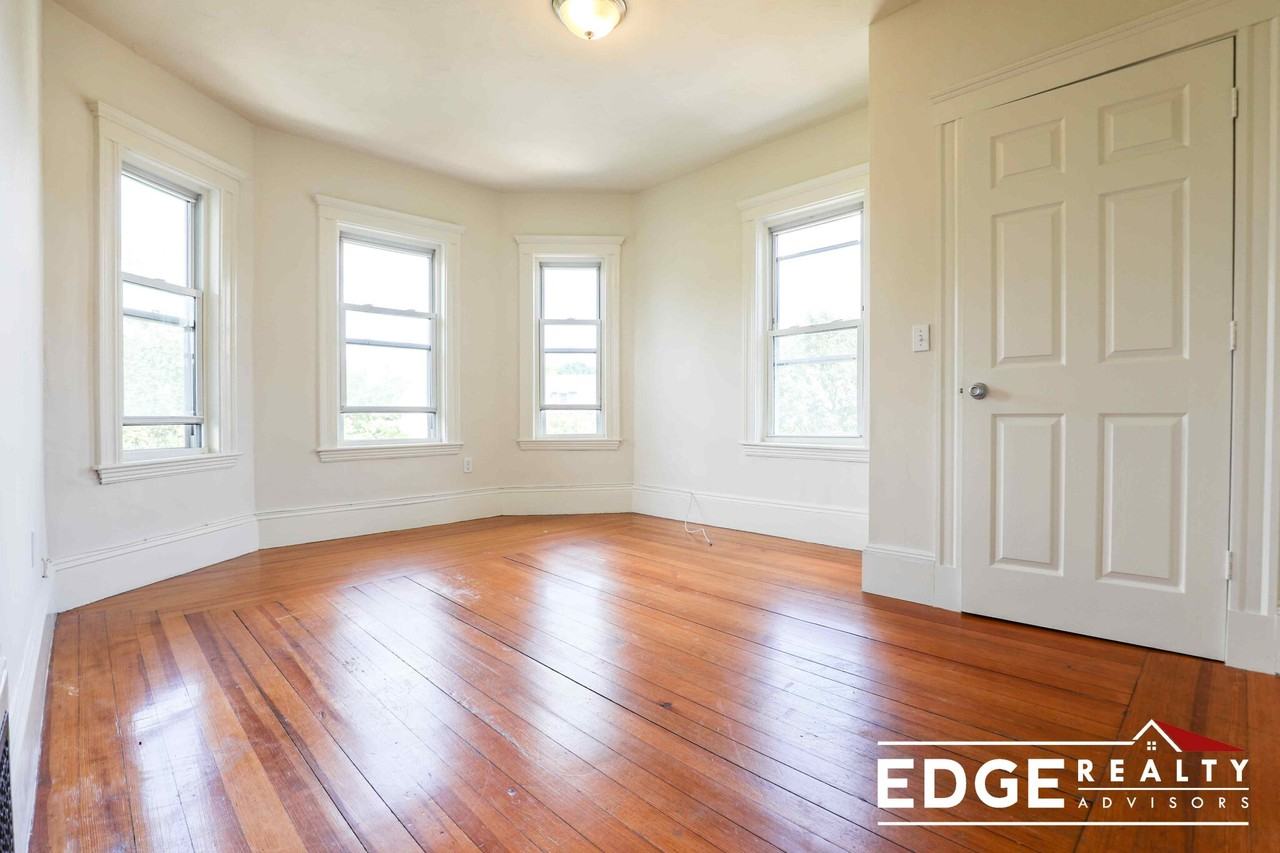 548 Washington St #3 - Photo 7 of 10