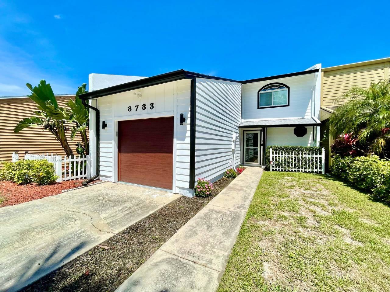 8733 Bay Pointe Dr - Photo 2 of 41