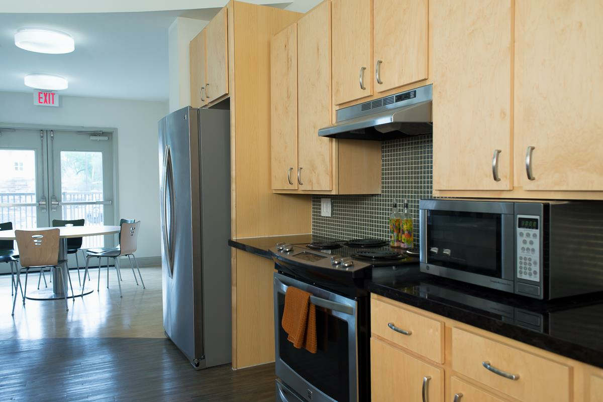 AveCDC Station - Photo 4 of 6