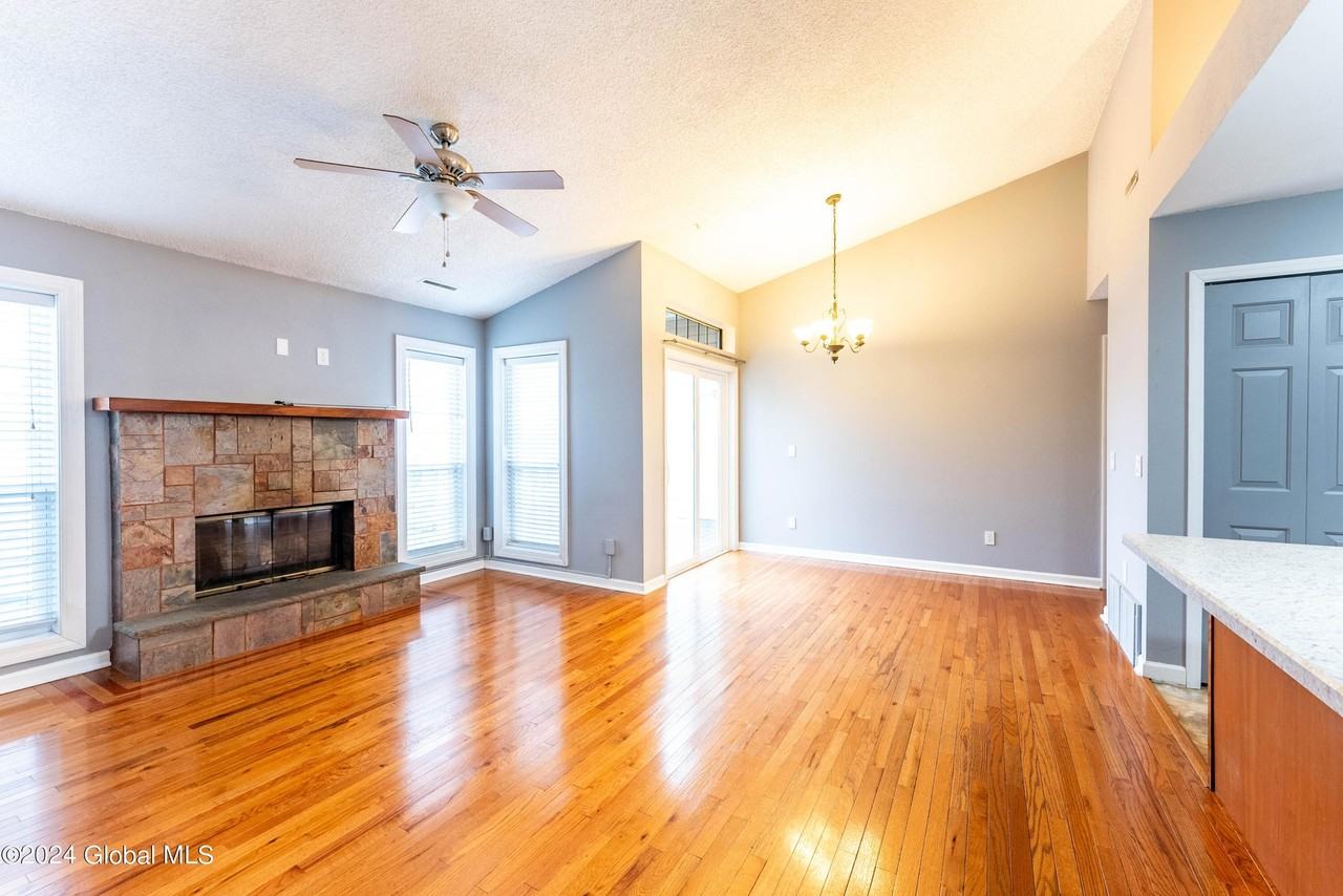 822 Hampton Place Boulevard #822 - Photo 3 of 17