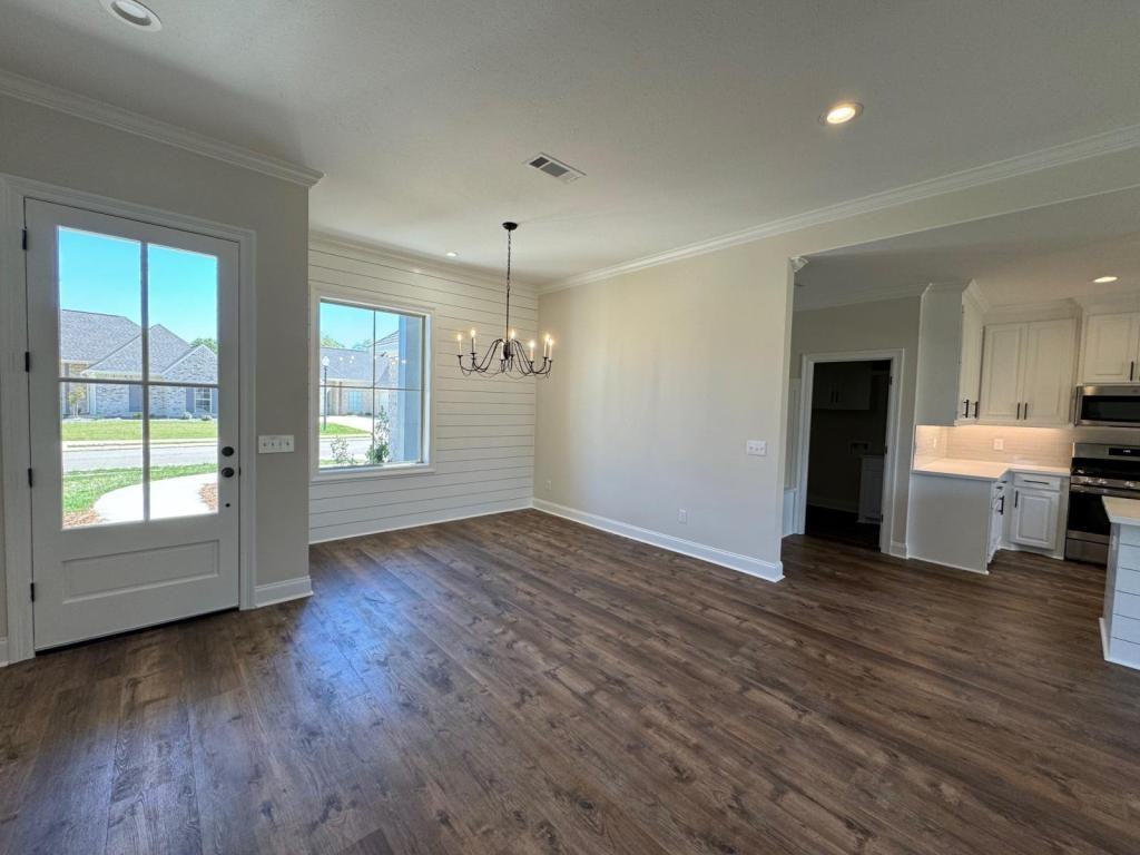 303 Willow Way - Photo 3 of 11