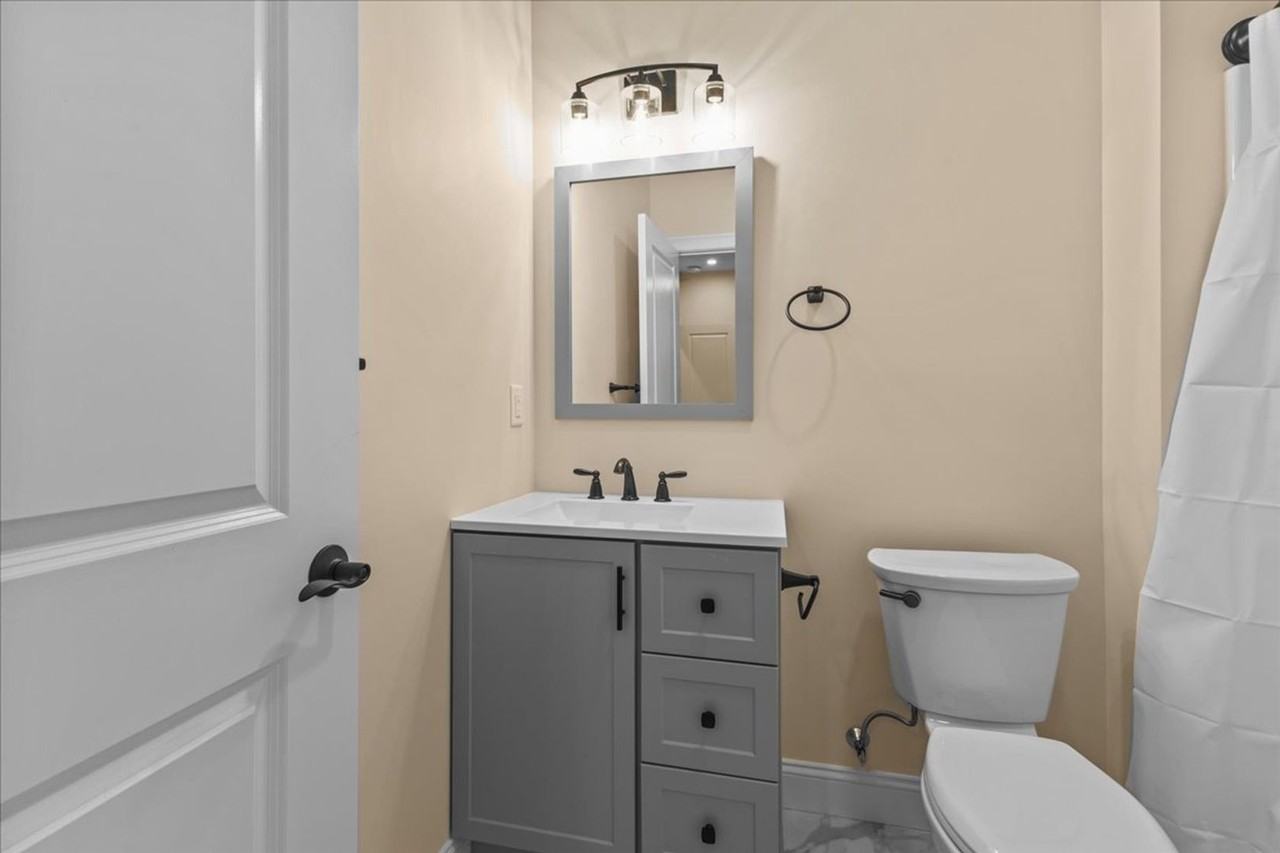 86-88 North Winooski Ave - Photo 4 of 50