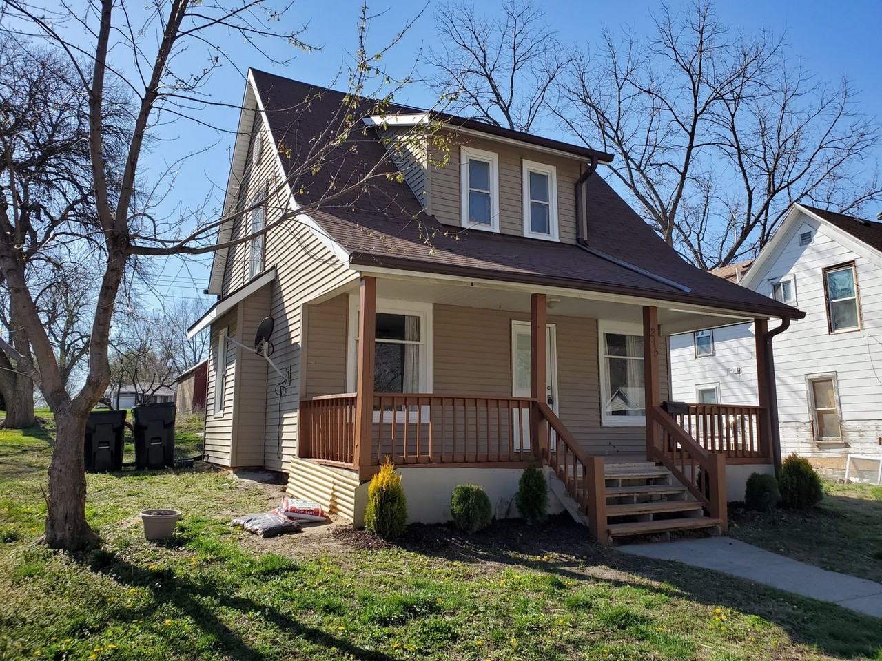 215 Lincoln Ave - Photo 2 of 38