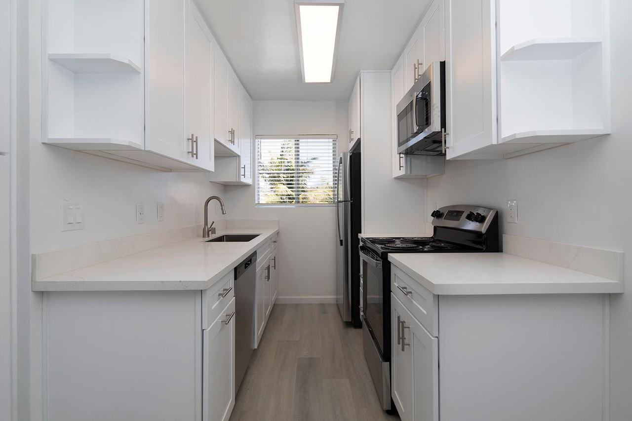 Catalina Pacific Apartments - Photo 5 of 38