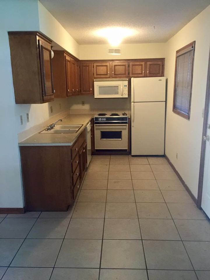 3011 Bainbridge Cir - Photo 4 of 18