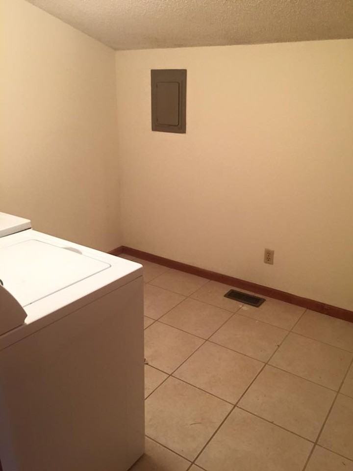 3011 Bainbridge Cir - Photo 7 of 18