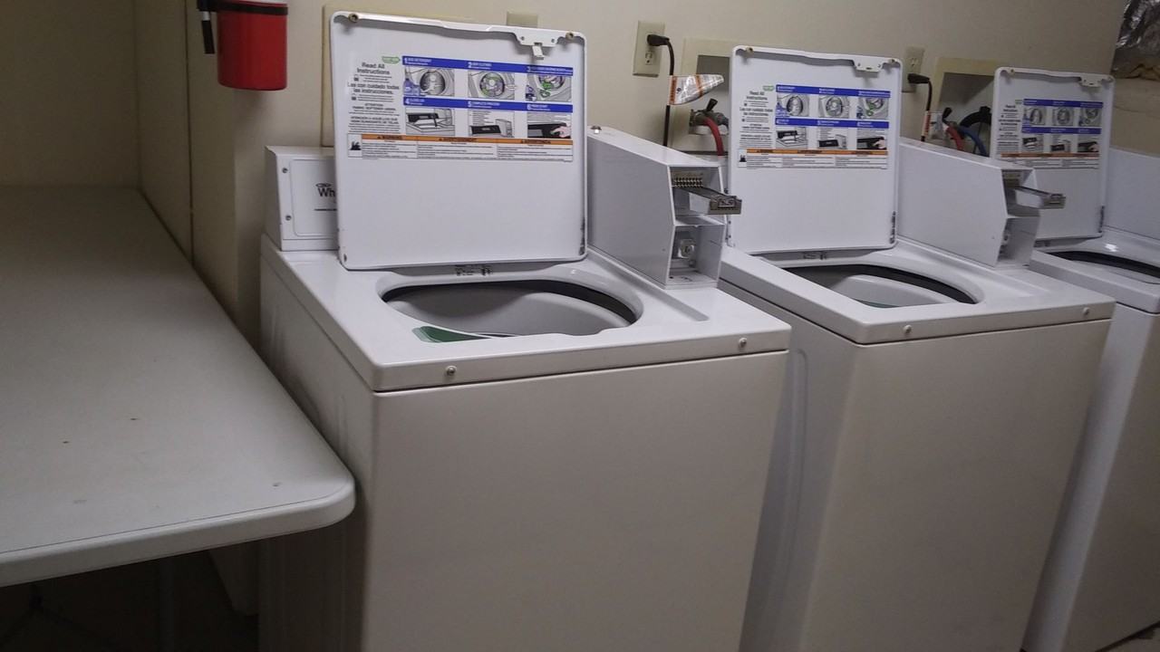 920 Oxford Ave - Photo 4 of 34