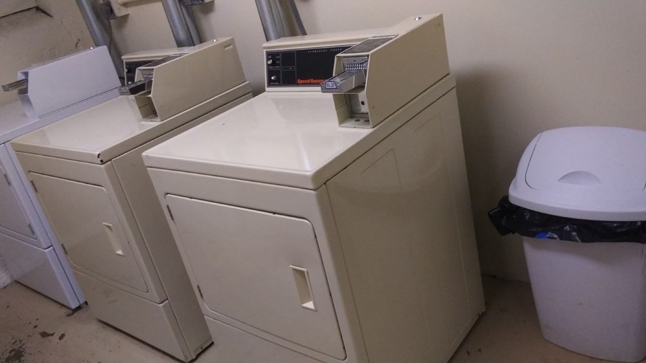 920 Oxford Ave - Photo 5 of 34