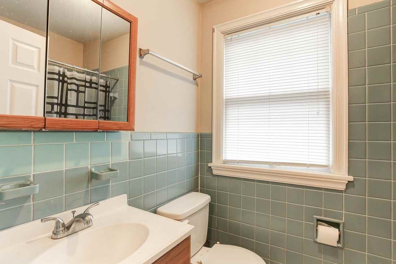 3223 Market St - Photo 3 of 9