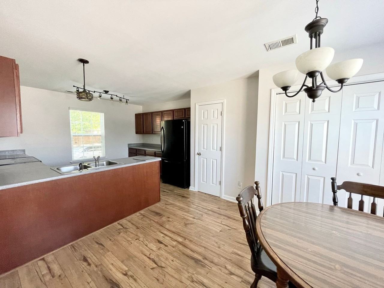 513 S Bull St - Photo 5 of 19