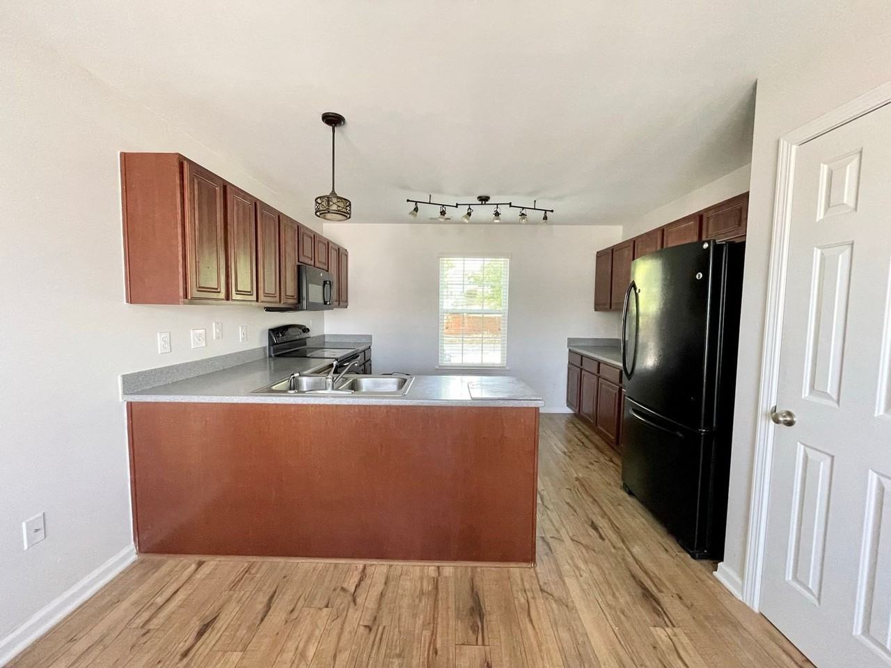 513 S Bull St - Photo 6 of 19