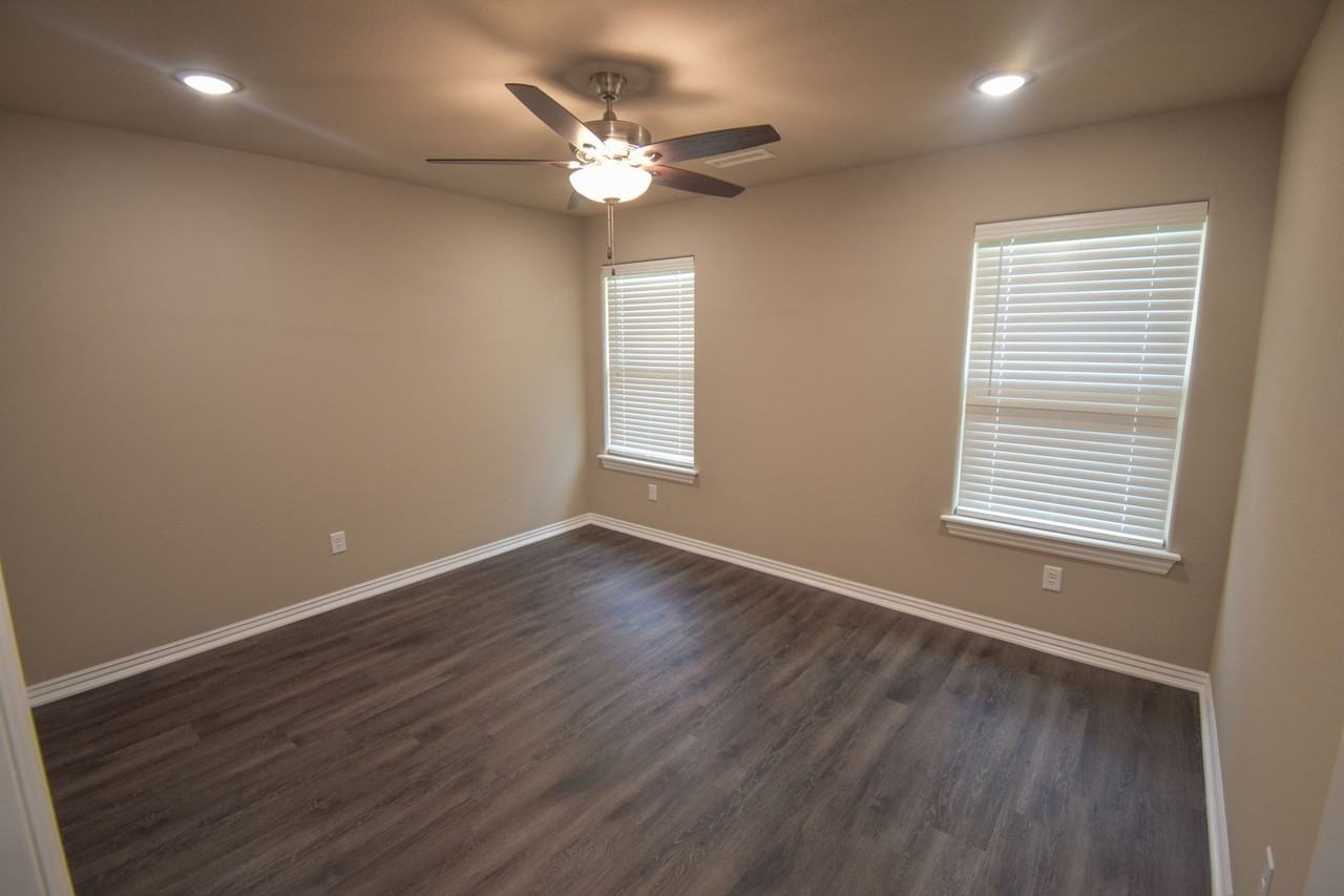 1631 Seattle Slew St - Photo 4 of 13