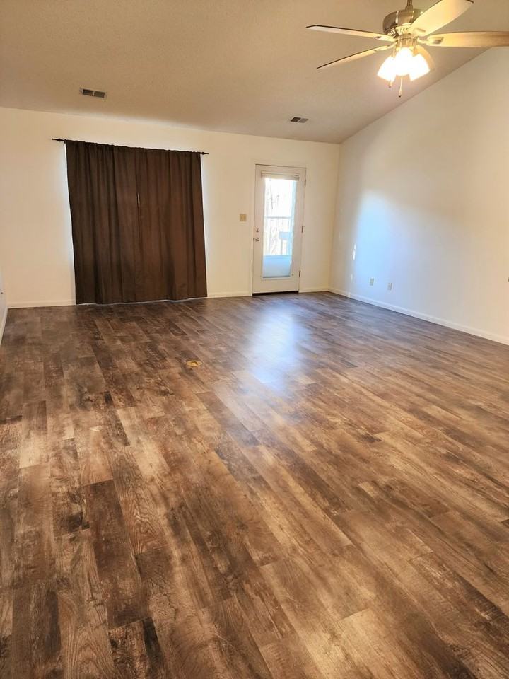 809 Walters Dr - Photo 2 of 15