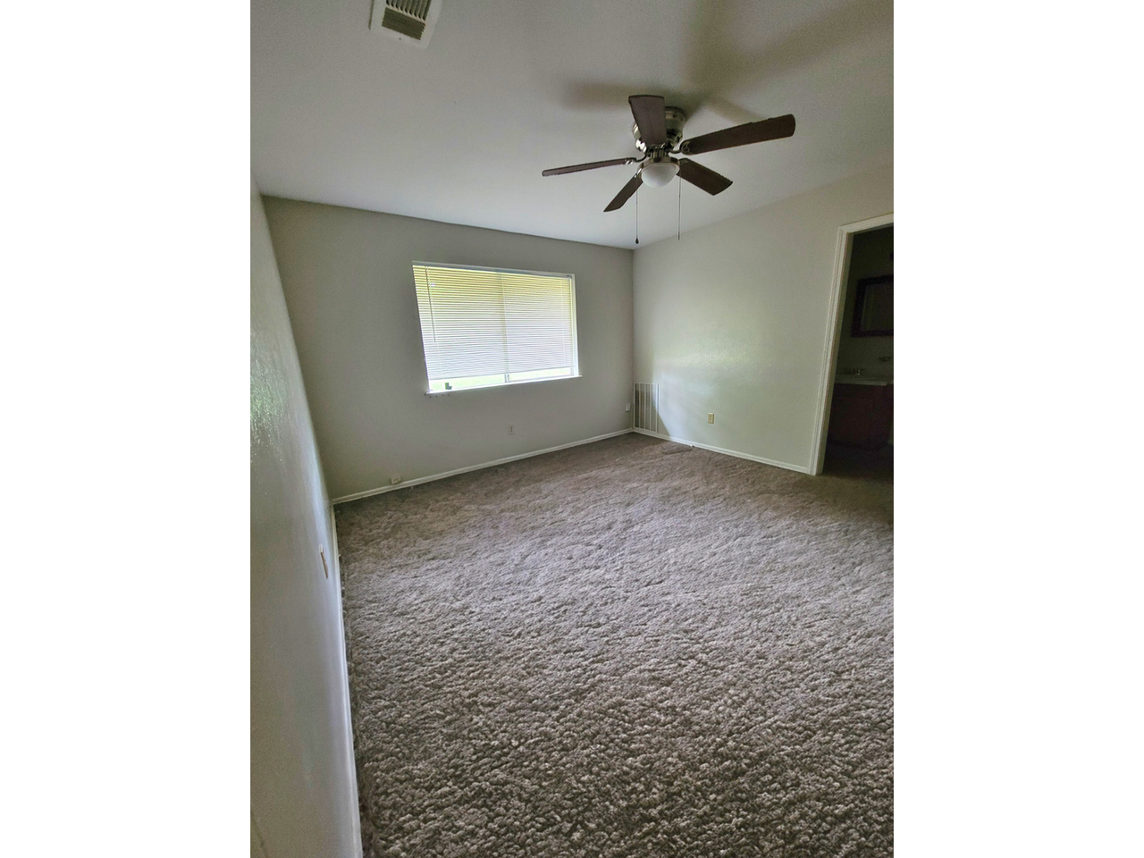3501 Baywood Dr - Photo 4 of 6