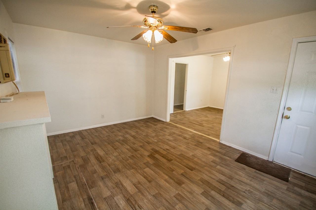 2818 E Houston St - Photo 4 of 18