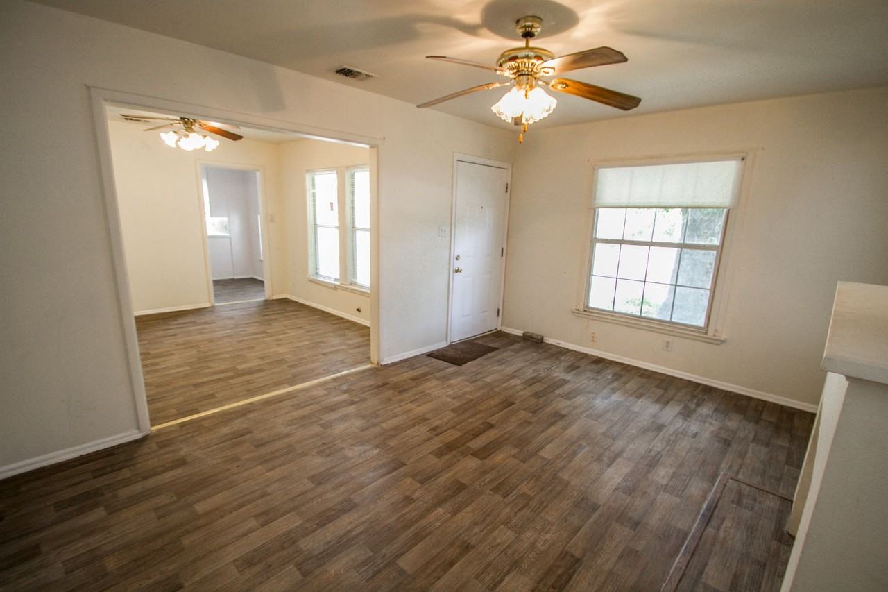 2818 E Houston St - Photo 5 of 18