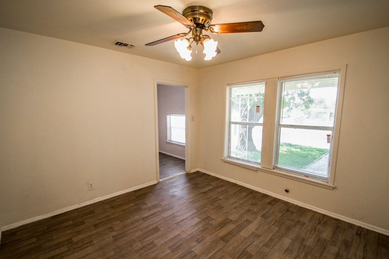 2818 E Houston St - Photo 7 of 18