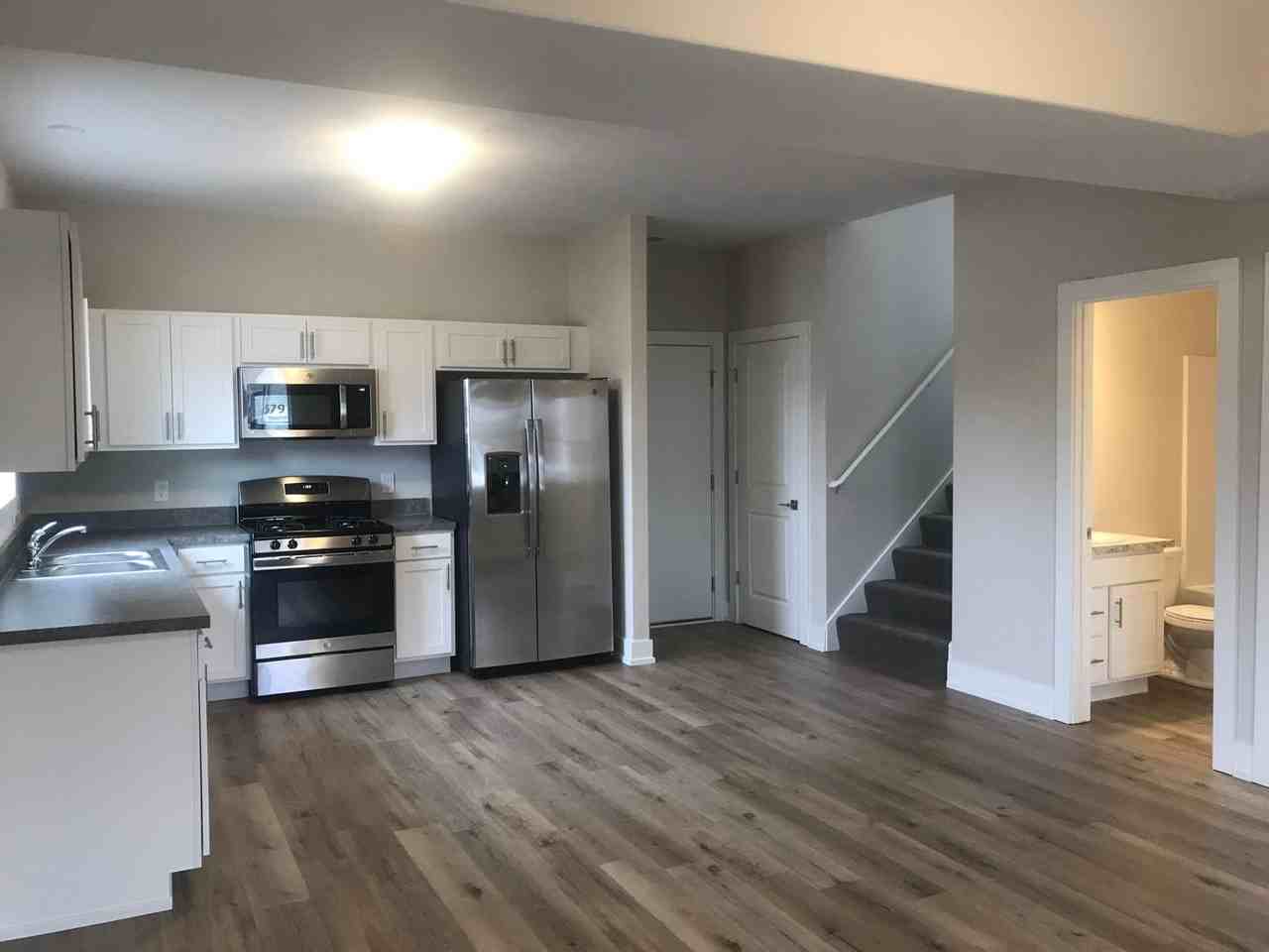 1342 6th St - Photo 2 of 14