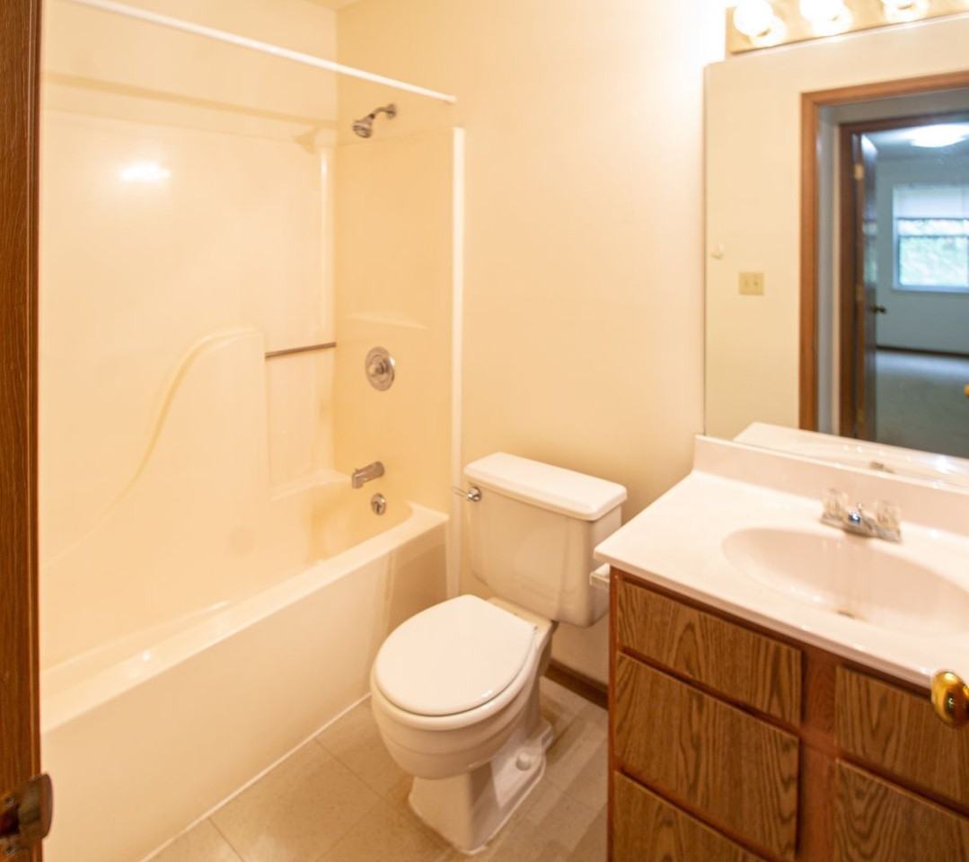 4003 Danbury Ct #B - Photo 6 of 10