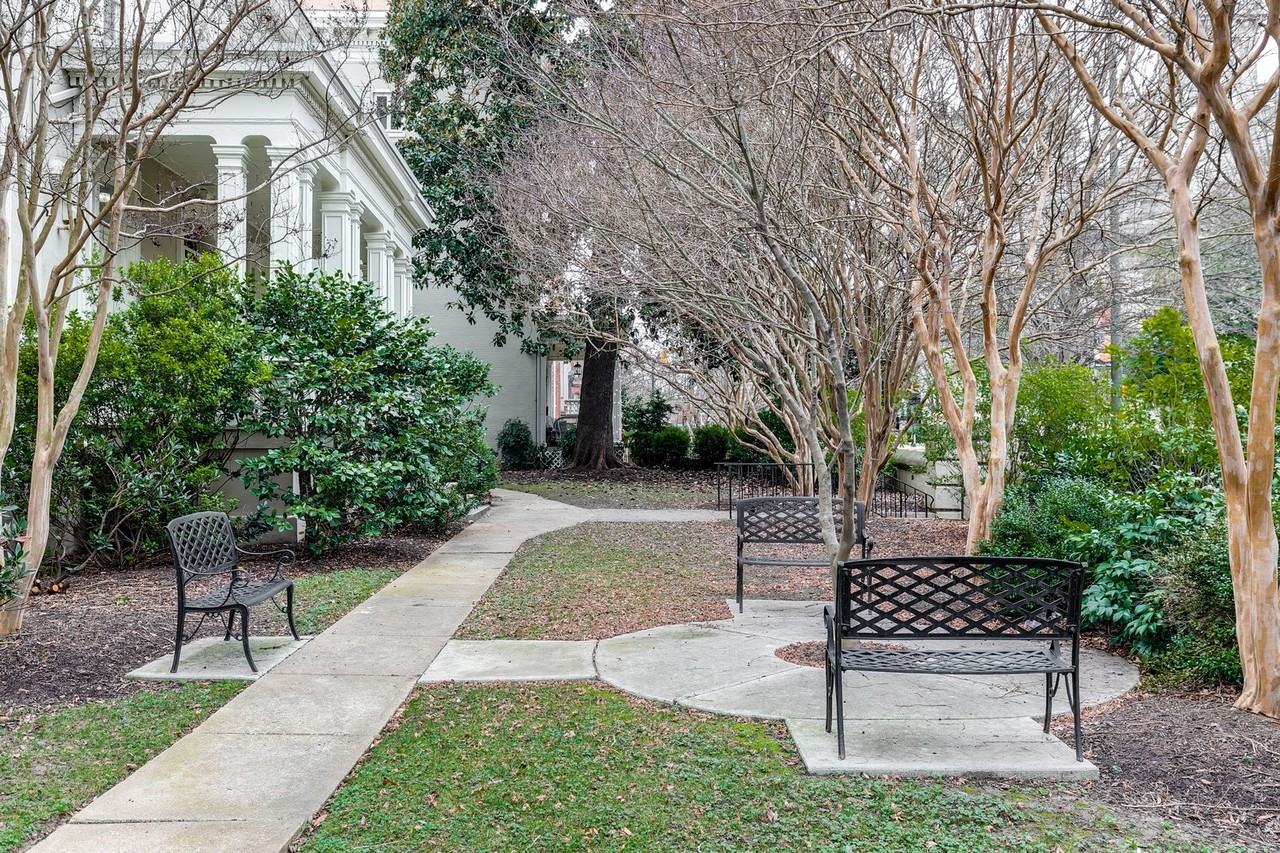 212 W Franklin St Ph 2 - Photo 2 of 21