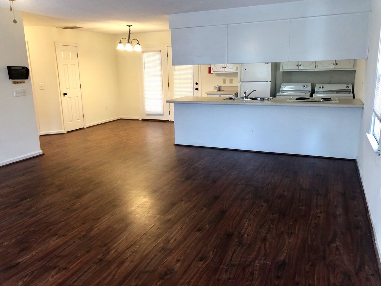 106 Ole Towne Sq - Photo 3 of 23