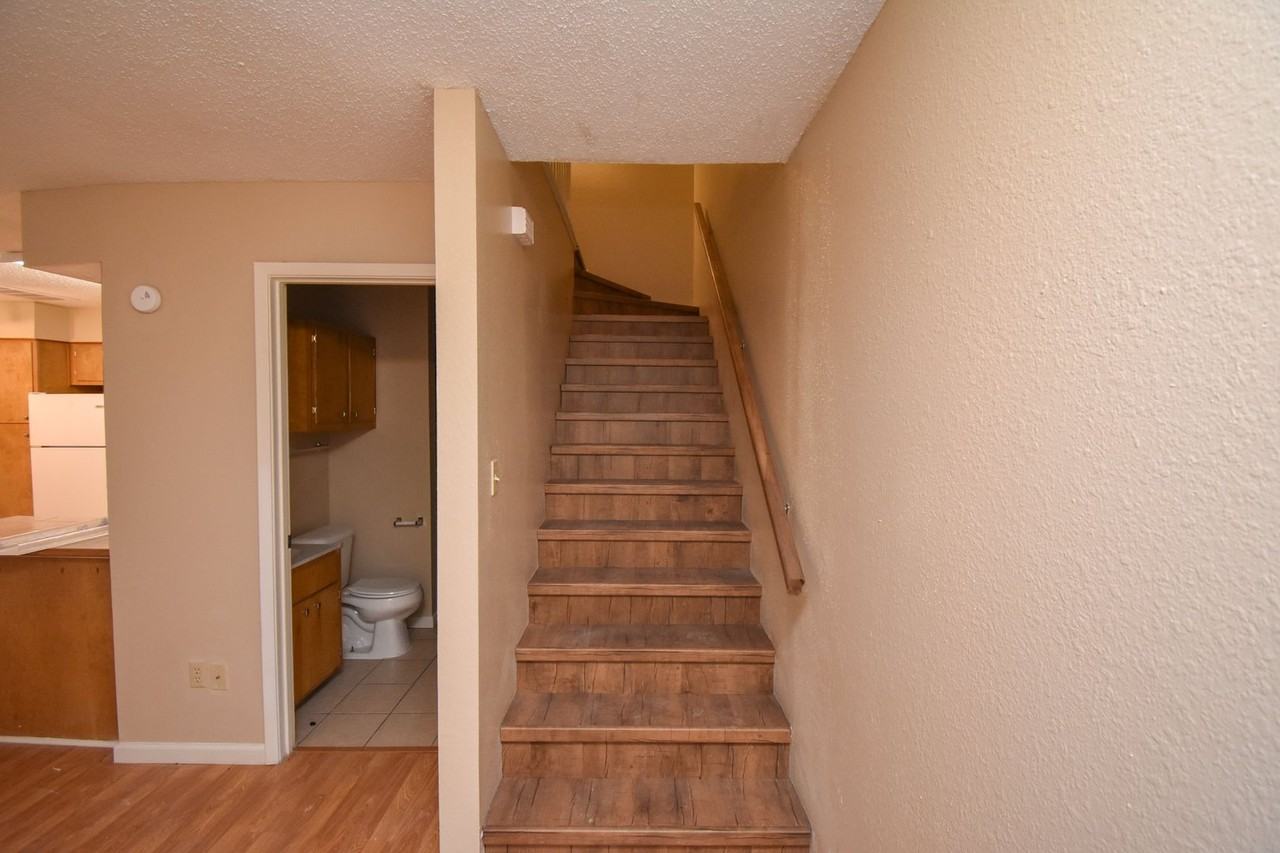 609 Sherwood - Photo 2 of 7