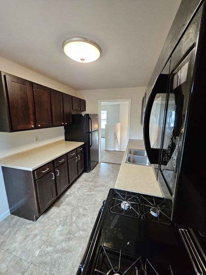2105 Circleville Rd - Photo 3 of 27