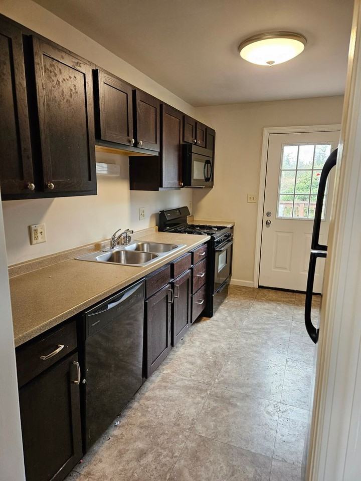 2105 Circleville Rd - Photo 4 of 27