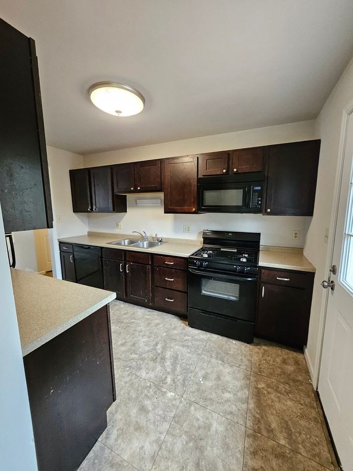 2105 Circleville Rd - Photo 5 of 27
