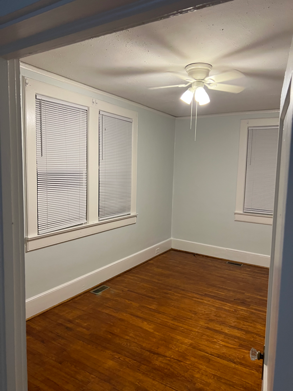 1402 Victoria St - Photo 7 of 9