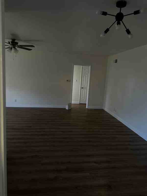 11425 Quinn St - Photo 4 of 15