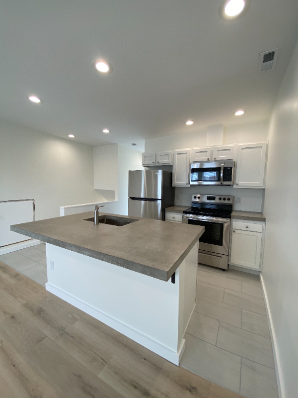 329 W 8th St - Photo 2 of 9