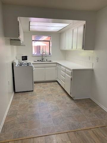 CORINTH AVENUE APARTMENTS - Photo 3 of 9