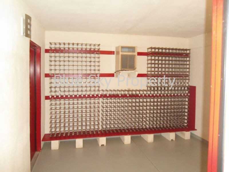 2525 School St - Photo 3 of 8