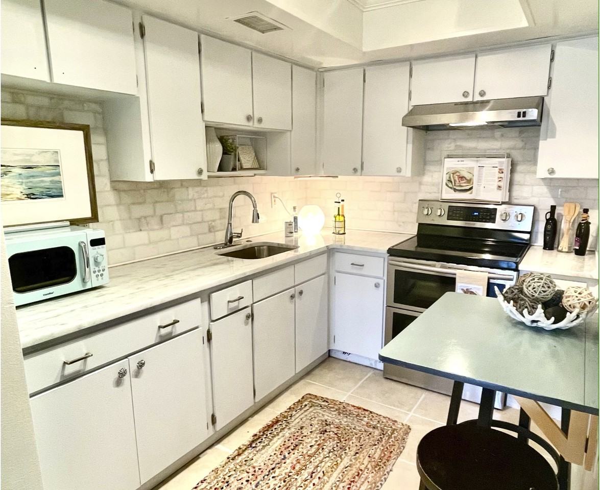 7801 11th St N #304 - Photo 5 of 18