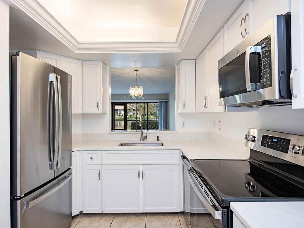513 Lake Louise Cir #101 - Photo 4 of 15
