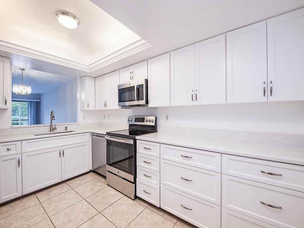 513 Lake Louise Cir #101 - Photo 5 of 15