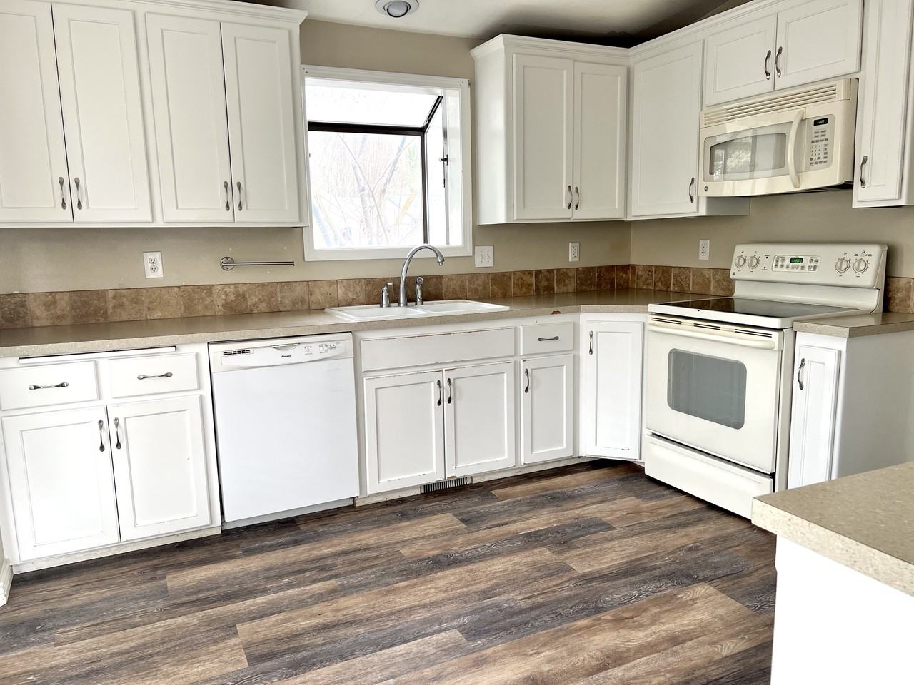 5751 W Fortress Ct - Photo 2 of 11