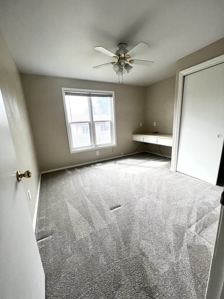 5751 W Fortress Ct - Photo 5 of 11