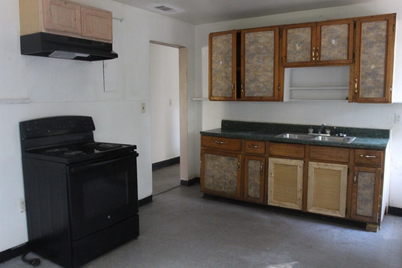 1118 West Gordon Avenue #1 - Photo 2 of 7