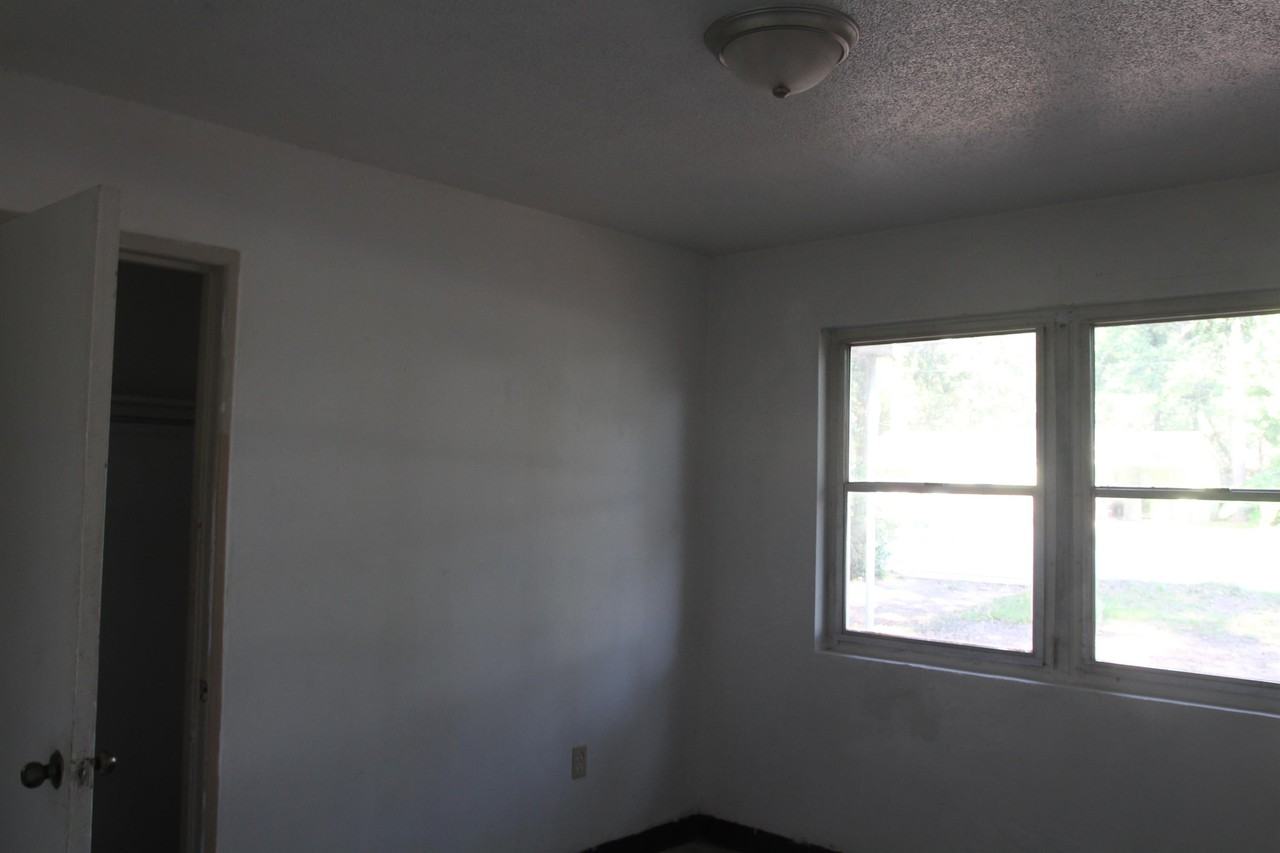 1118 West Gordon Avenue #1 - Photo 3 of 7