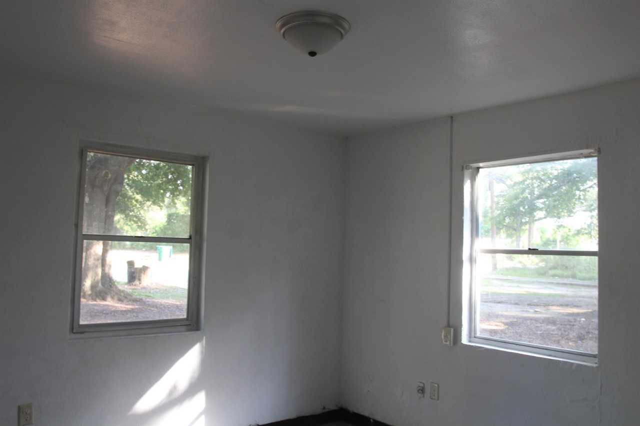 1118 West Gordon Avenue #1 - Photo 4 of 7