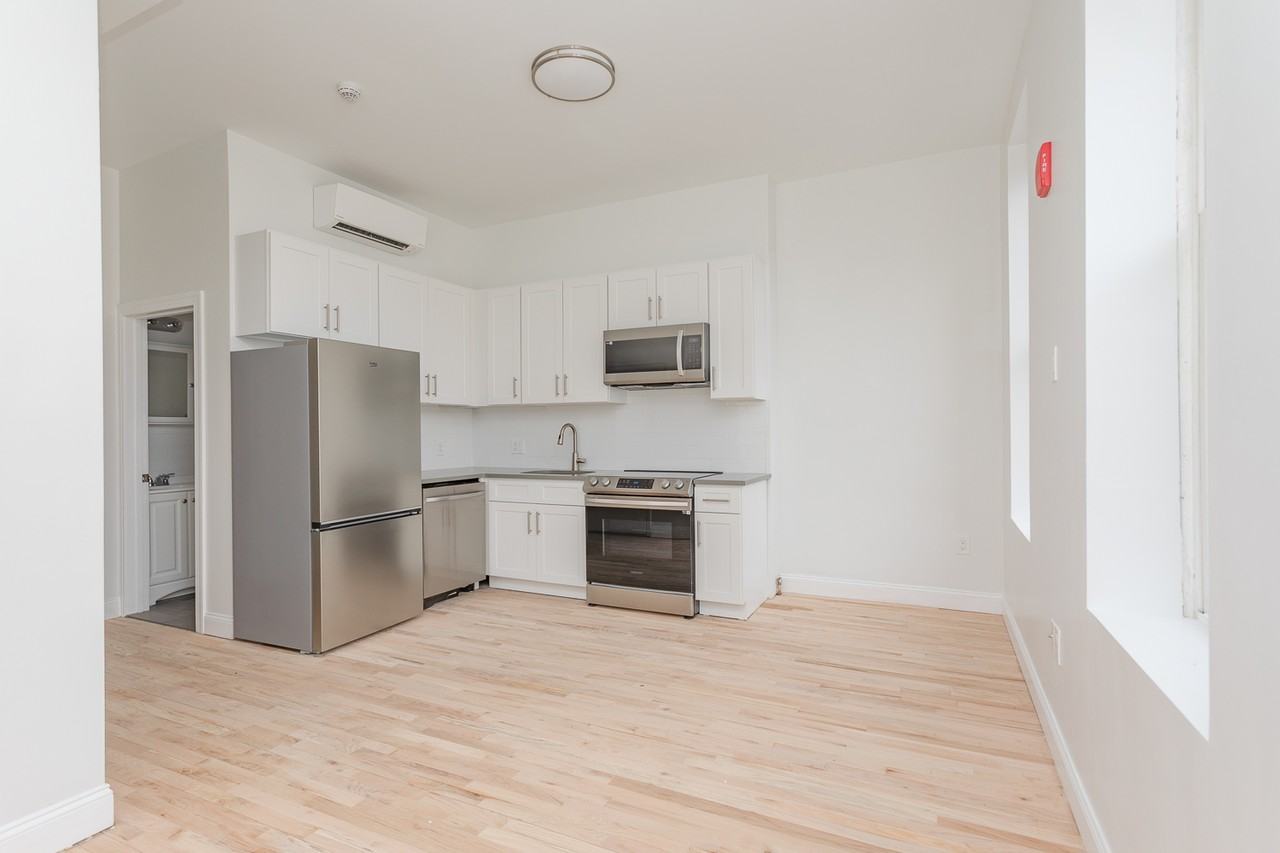 The Fulton - Photo 6 of 10