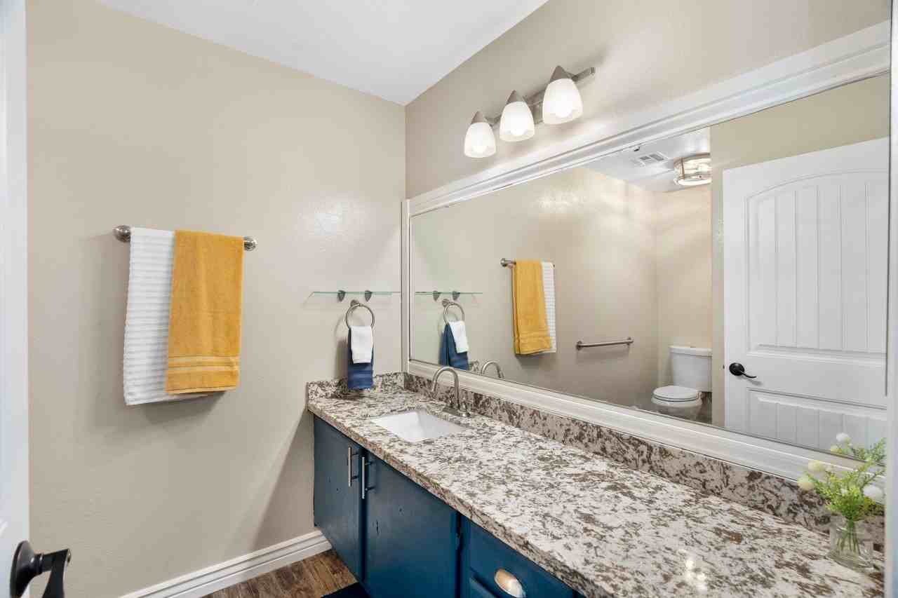 E Fox St - Photo 2 of 20