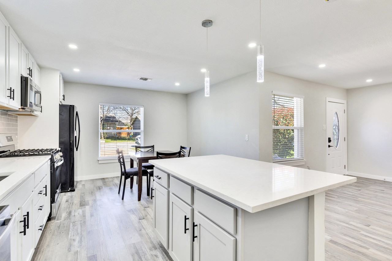 Hibiscus Drive - Photo 5 of 10